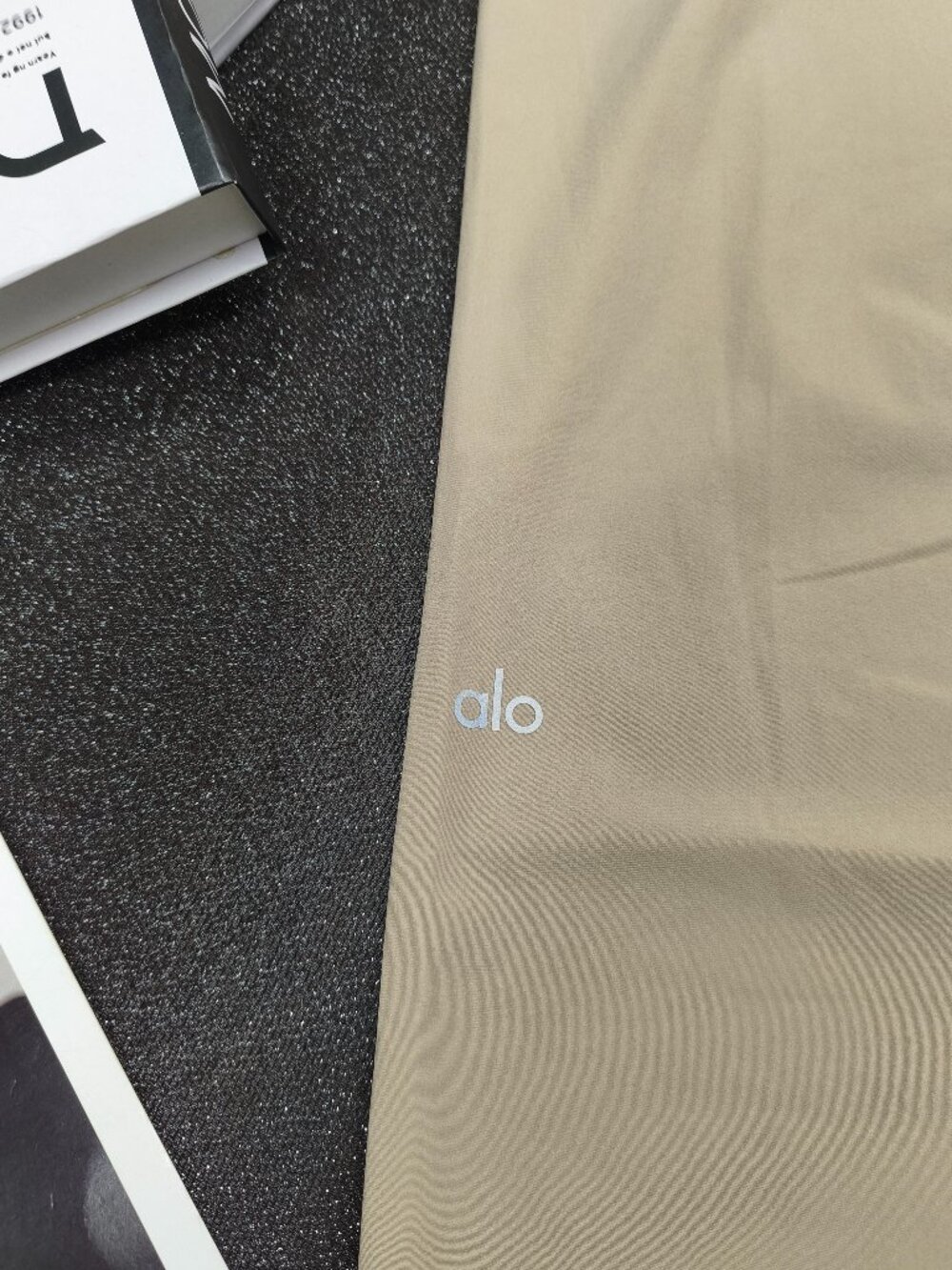 New ALO Yoga Gravel Suit Up Trouser (Regular)💞Minimal/Clean/Casual/Quiet Luxury - Picture 8 of 9